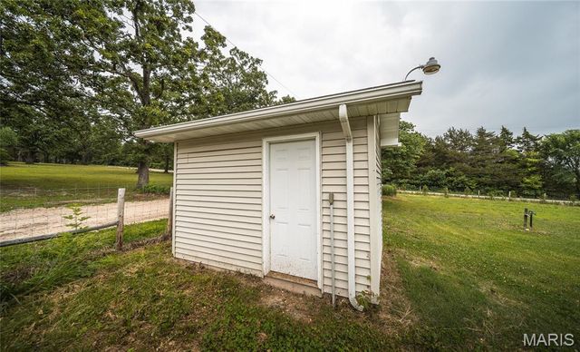 522 Highway FF, Bourbon, MO 65441