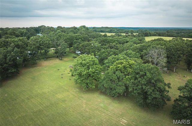 522 Highway FF, Bourbon, MO 65441