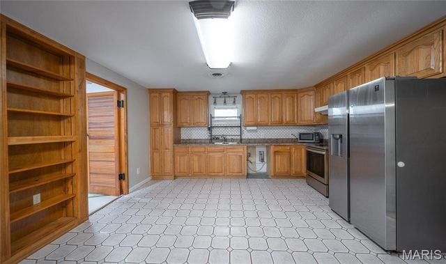 522 Highway FF, Bourbon, MO 65441
