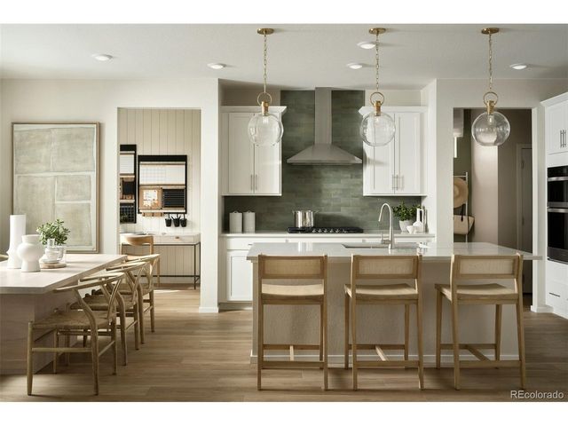7821 S Clubview St, Aurora, CO 80016