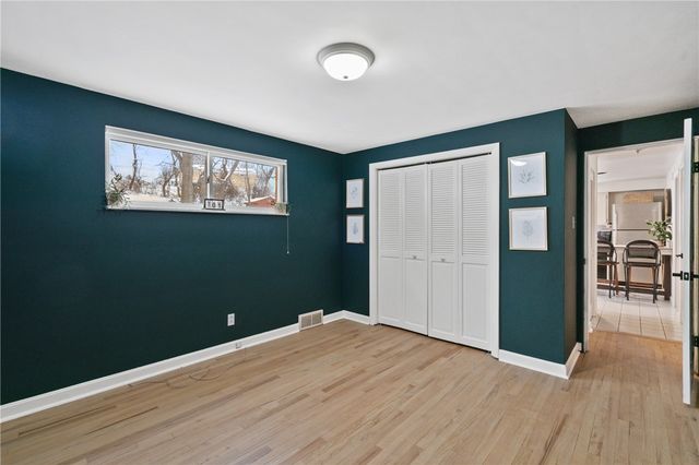 2324 Wells Dr, Bethel Park, PA 15102