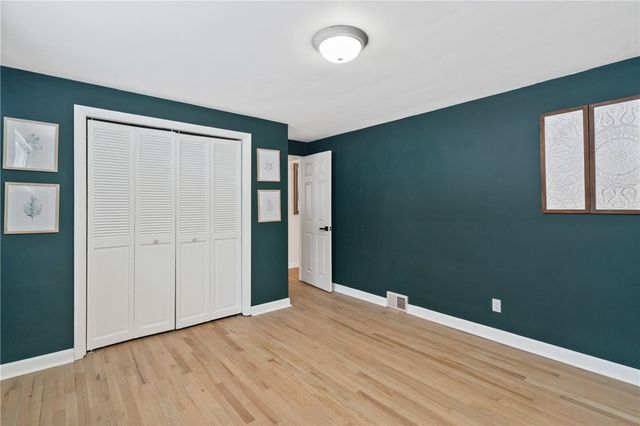 2324 Wells Dr, Bethel Park, PA 15102