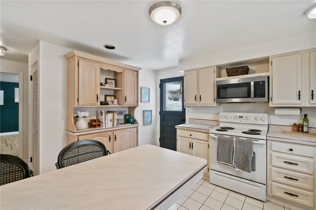 2324 Wells Dr, Bethel Park, PA 15102