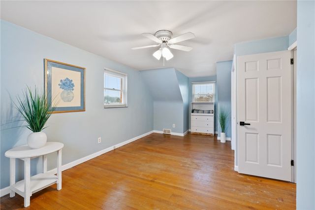 2324 Wells Dr, Bethel Park, PA 15102