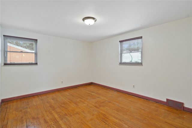 2324 Wells Dr, Bethel Park, PA 15102