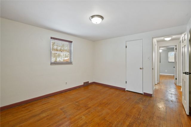 2324 Wells Dr, Bethel Park, PA 15102