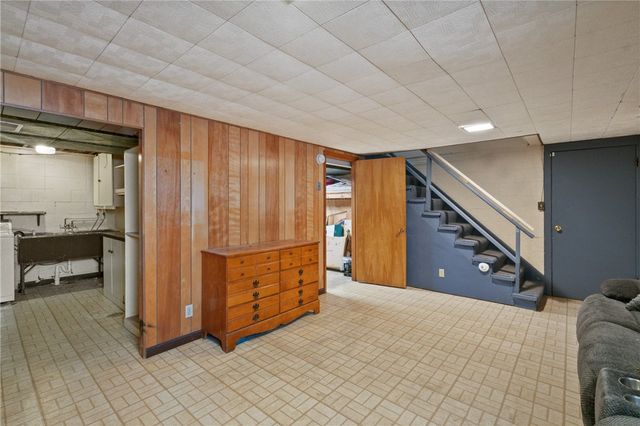 2324 Wells Dr, Bethel Park, PA 15102