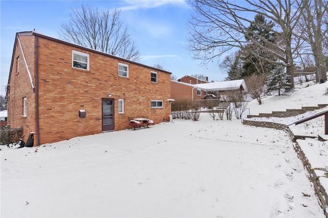 2324 Wells Dr, Bethel Park, PA 15102