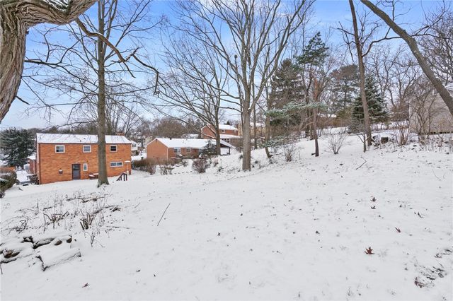 2324 Wells Dr, Bethel Park, PA 15102