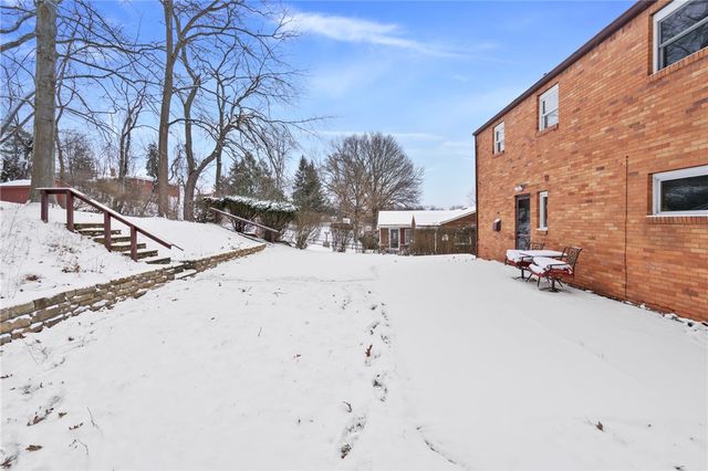 2324 Wells Dr, Bethel Park, PA 15102