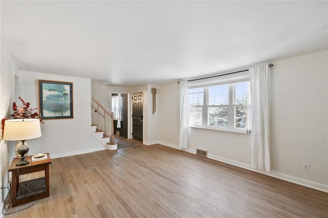 2324 Wells Dr, Bethel Park, PA 15102