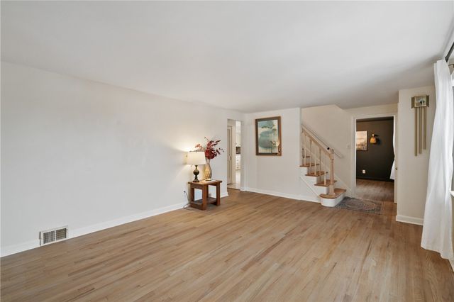 2324 Wells Dr, Bethel Park, PA 15102