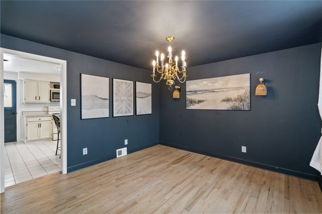 2324 Wells Dr, Bethel Park, PA 15102