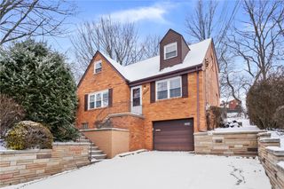 2324 Wells Dr, Bethel Park, PA 15102