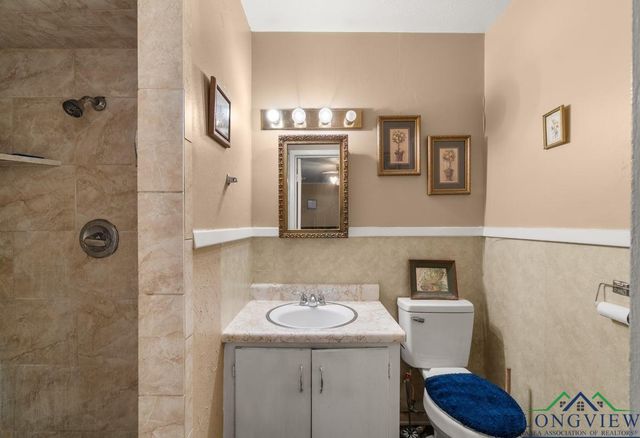 2113 Hendricks, Gladewater, TX 75647