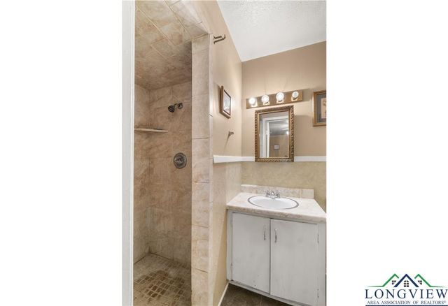 2113 Hendricks, Gladewater, TX 75647