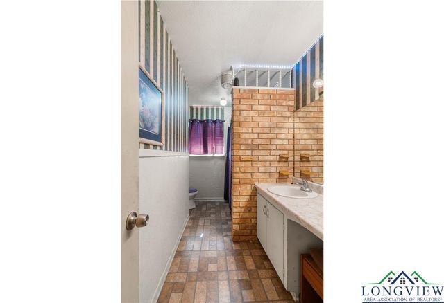 2113 Hendricks, Gladewater, TX 75647