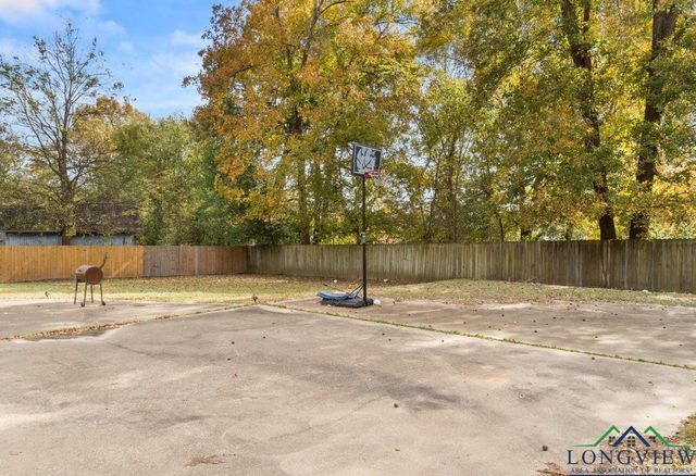 2113 Hendricks, Gladewater, TX 75647