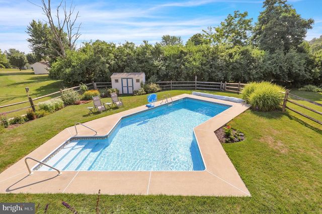 19 SAGE DR, Reading, PA 19608