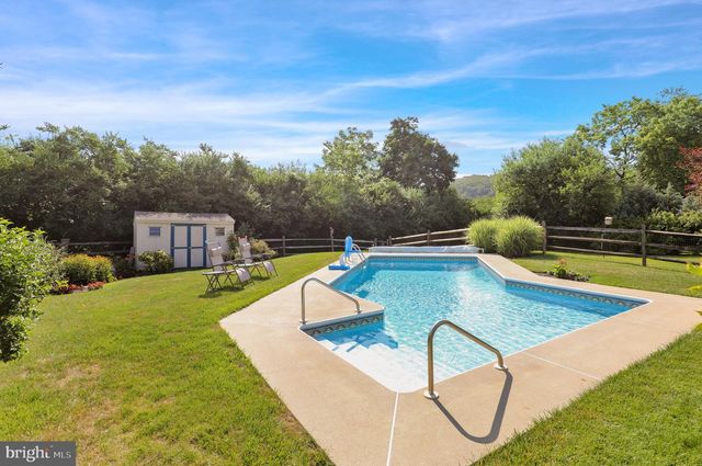 19 SAGE DR, Reading, PA 19608
