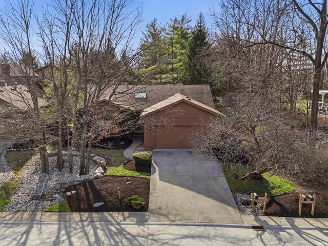 9715 Woodland Ridge East, Fort Wayne, IN 46804