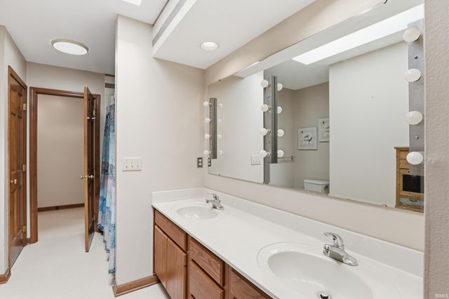 9715 Woodland Ridge East, Fort Wayne, IN 46804