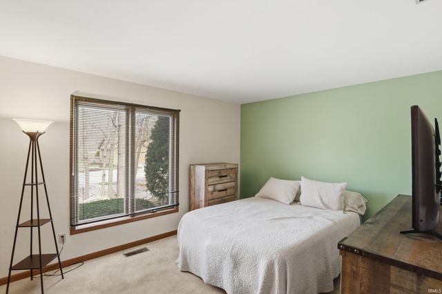 9715 Woodland Ridge East, Fort Wayne, IN 46804