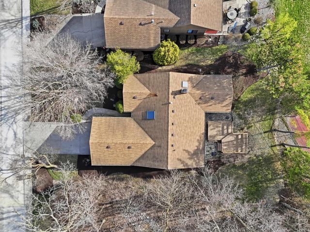 9715 Woodland Ridge East, Fort Wayne, IN 46804