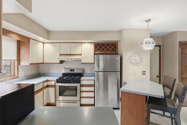 9715 Woodland Ridge East, Fort Wayne, IN 46804