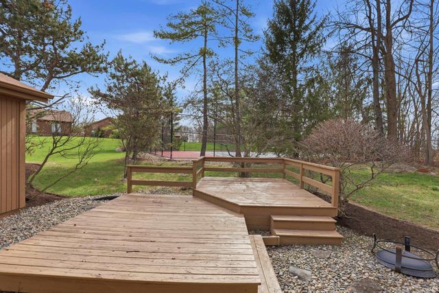 9715 Woodland Ridge East, Fort Wayne, IN 46804