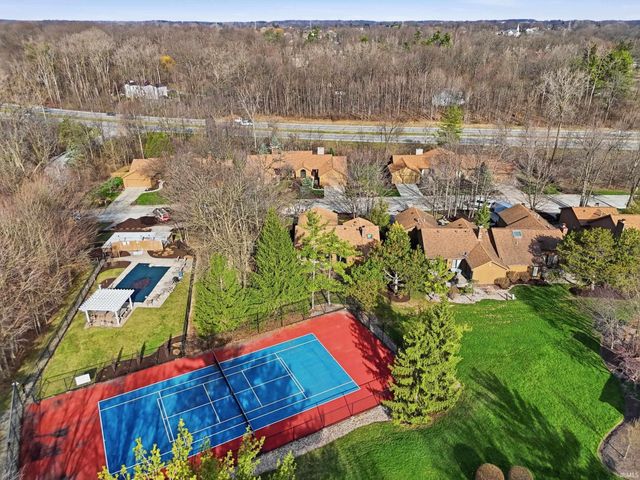 9715 Woodland Ridge East, Fort Wayne, IN 46804