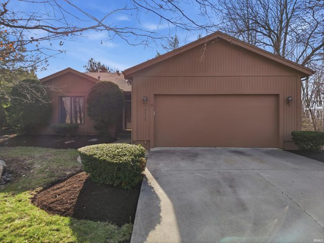 9715 Woodland Ridge East, Fort Wayne, IN 46804