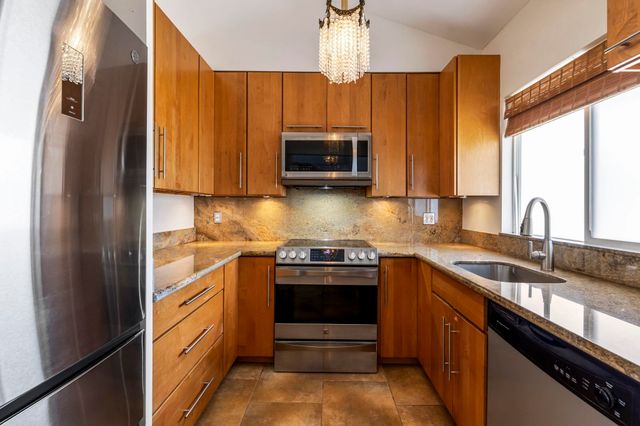 2670 Kanakanui Rd, Kihei, HI 96753