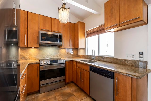 2670 Kanakanui Rd, Kihei, HI 96753