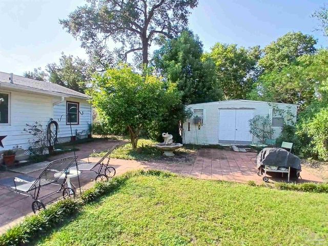 111 SE Syrcle Dr, Pensacola, FL 32507