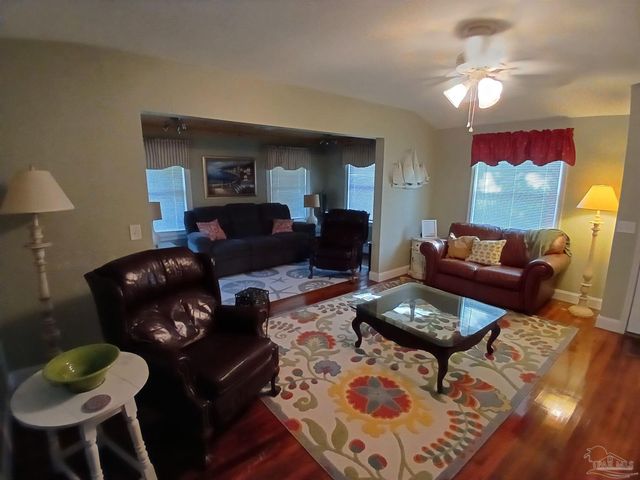 111 SE Syrcle Dr, Pensacola, FL 32507