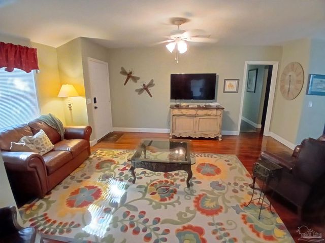 111 SE Syrcle Dr, Pensacola, FL 32507