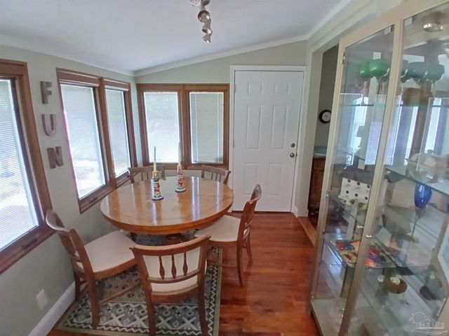 111 SE Syrcle Dr, Pensacola, FL 32507