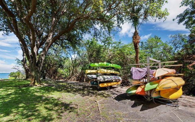 554 SUTTON PLACE 554, Longboat Key, FL 34228