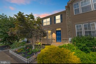 207 CARTLEDGE LN, Millersville, PA 17551