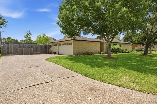 1901 Acacia Street, League City, TX 77573