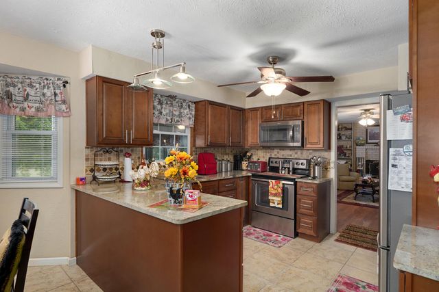 5727 S State Highway Ff, Battlefield, MO 65619