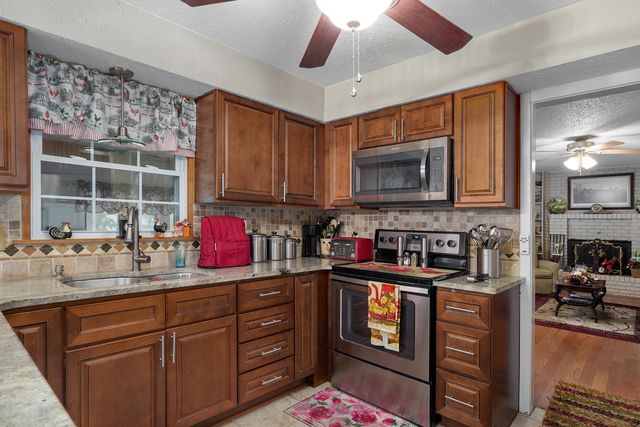 5727 S State Highway Ff, Battlefield, MO 65619
