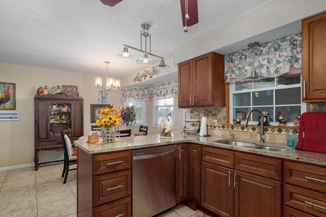5727 S State Highway Ff, Battlefield, MO 65619