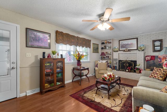 5727 S State Highway Ff, Battlefield, MO 65619