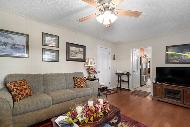 5727 S State Highway Ff, Battlefield, MO 65619