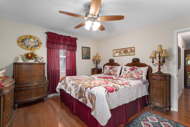 5727 S State Highway Ff, Battlefield, MO 65619