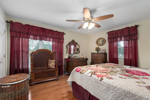 5727 S State Highway Ff, Battlefield, MO 65619