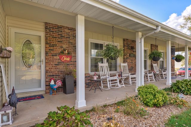 5727 S State Highway Ff, Battlefield, MO 65619
