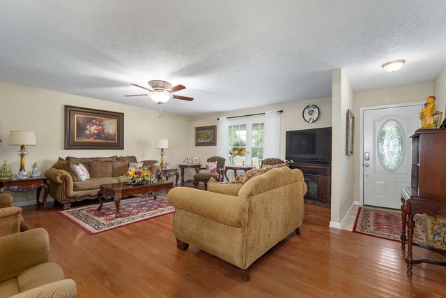 5727 S State Highway Ff, Battlefield, MO 65619